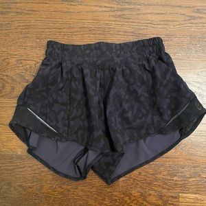 Lulu lemon hotty hot shorts 2.5”